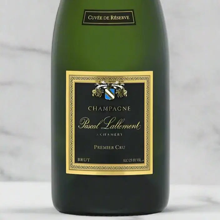 صندوق من Premier Cru Brut وDemi-Sec وReserve Champagnes
