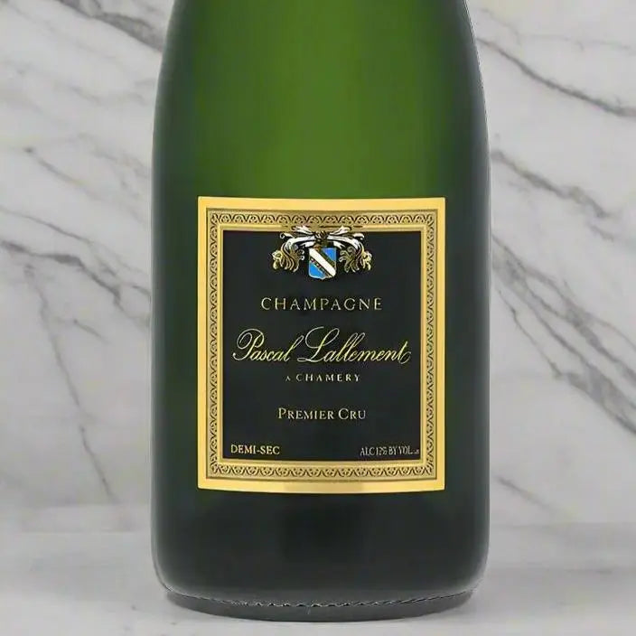 صندوق من Premier Cru Brut وDemi-Sec وReserve Champagnes