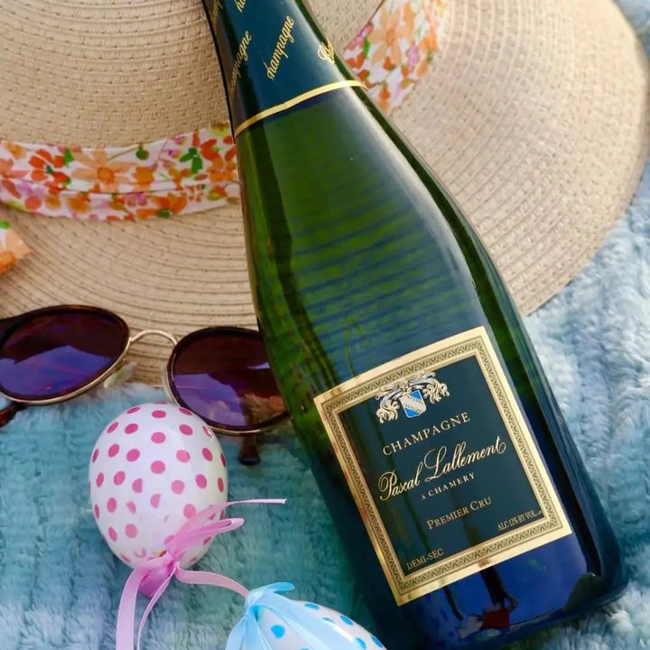 صندوق من Premier Cru Brut وDemi-Sec وReserve Champagnes